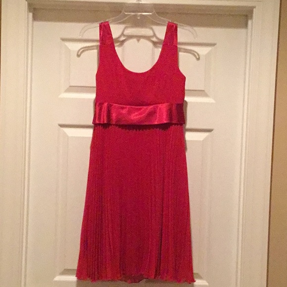 Beautiful Red Dress - Picture 4 of 4